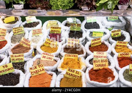 Épices dans le marché Mercado de Vegueta à Las Palmas sur l'île Canaries de Gran Canaria Banque D'Images