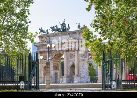 Arche de la paix et portes du parc à Milan, Italie, Europe Banque D'Images