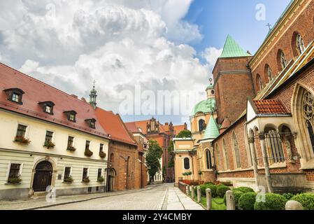 Nuages au-dessus de la cathédrale de Wroclaw le matin, Pologne, Europe Banque D'Images