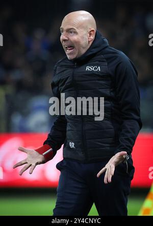 Bruxelles, Belgique. 17 septembre 2024. Brian Riemer, entraîneur-chef d'Anderlecht, réagit lors d'un match de football entre le RSC Anderlecht et le KRC Genk, mardi 17 septembre 2024 à Bruxelles, match reporté du jour 5 de la saison 2024-2025 de la première division du championnat belge 'Jupiler Pro League'. BELGA PHOTO VIRGINIE LEFOUR crédit : Belga News Agency/Alamy Live News Banque D'Images