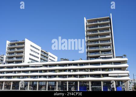 Complexe résidentiel moderne de grande hauteur à Badalona, Espagne, Europe Banque D'Images