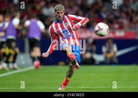 Madrid, Espagne. 15 septembre 2024. Rodrigo de Paul de l'Atletico de Madrid lors du match la Liga EA Sports entre l'Atletico de Madrid et le Valencia CF a joué au Civitas Metropolitano Stadium le 15 septembre 2024 à Madrid, Espagne. (Photo de Juan PEREZ/PRESSINPHOTO) crédit : AGENCE SPORTIVE PRESSINPHOTO/Alamy Live News Banque D'Images