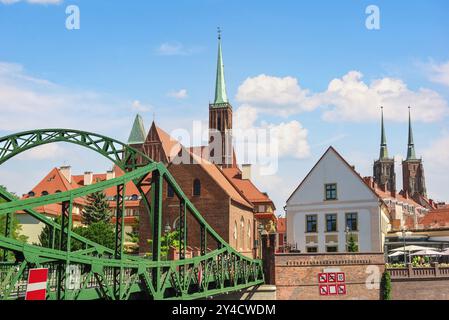 Pont vert Tumski et célèbre cathédrale à Wroclaw, Pologne, Europe Banque D'Images