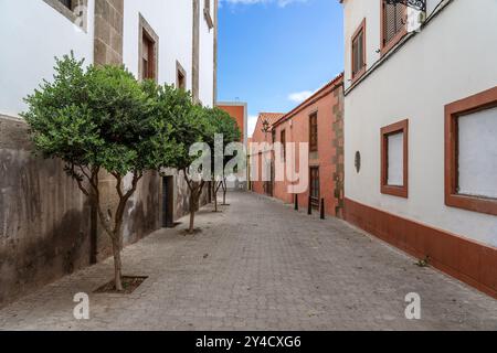 Rue de la vieille ville d'Aguimes. Les Aguimes ont été fondées en 1491 sur une importante colonie aborigène après la conquête castillane de Grande Canarie Banque D'Images