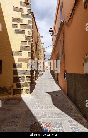 Rue de la vieille ville d'Aguimes. Les Aguimes ont été fondées en 1491 sur une importante colonie aborigène après la conquête castillane de Grande Canarie Banque D'Images