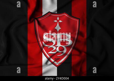 Pringsewu, Lampung, 18 septembre 2024 ; texture du logo du drapeau Selective Focus de l'arrière-plan stade Brestois 29. drapeau du club de football européen. Illustration 3D. Banque D'Images