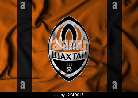 Pringsewu, Lampung 18 septembre 2024 ; texture du logo du drapeau à focalisation sélective sur fond de FC Shakhtar Donetsk. Drapeau du club de football européen. Illustration 3D. Banque D'Images