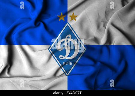 Pringsewu, Lampung 18 septembre 2024 ; texture du logo du drapeau à focalisation sélective de l'arrière-plan FC Dynamo Kyiv. Drapeau du club de football européen. Illustration 3D. Banque D'Images