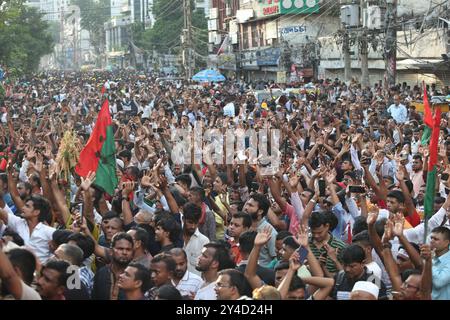 Dhaka, Wari, Bangladesh. 17 septembre 2024. Des milliers de dirigeants et de militants du Parti nationaliste du Bangladesh (BNP) se sont rassemblés dans la région de Naya Paltan à Dhaka alors que le parti organise un rassemblement pour marquer la Journée internationale de la démocratie le 17 septembre 2024 à Dhaka, au Bangladesh. (Crédit image : © Habibur Rahman/ZUMA Press Wire) USAGE ÉDITORIAL SEULEMENT! Non destiné à UN USAGE commercial ! Banque D'Images