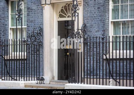 Londres, Angleterre, Royaume-Uni. 17 septembre 2024. Porte d'entrée du bureau du premier ministre britannique au 10 Downing Street. (Crédit image : © Tayfun Salci/ZUMA Press Wire) USAGE ÉDITORIAL SEULEMENT! Non destiné à UN USAGE commercial ! Banque D'Images