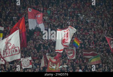 Allianz Areana, Munich, Allemagne. 17 septembre 2024. Les fans du Bayern Munich lors d'un match de la Ligue des Champions Round 1, Bayern Munich contre GNK Dinamo, à Allianz Areana, Munich, Allemagne. Ulrik Pedersen/CSM/Alamy Live News Banque D'Images