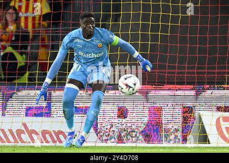 LENS - le gardien de but du RC Lens Brice Samba lors du match de Ligue 1 entre le RC Lens et l'Olympique Lyon au stade Bollaert Delelis le 15 septembre 2024 à Lens, France. ANP | Hollandse Hoogte | GERRIT VAN KEULEN Banque D'Images