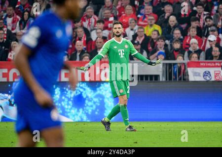 Munich, Allemagne. 17 septembre 2024. Football, Ligue des Champions, FC Bayern Munich - Dinamo Zagreb, Tour préliminaire, Journée 1, Allianz Arena, gardien de but de Munich Sven Ulreich gesticulates. Crédit : Peter Kneffel/dpa/Alamy Live News Banque D'Images