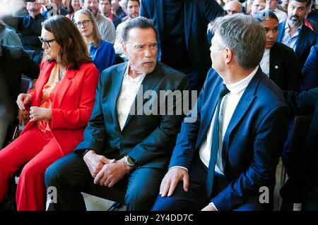 Arnold Schwarzenegger und Robert Habeck BEI der Verleihung der Ehrendoktorwürde an Arnold Schwarzenegger in Anerkennung seiner bedeutenden Beiträge im Bereich Governance, insbesondere durch Seine Arbeit im Bereich Nachhaltigkeit und bürgerschaftliches engagement in der Hertie School. Berlin, 17.09.2024 Banque D'Images