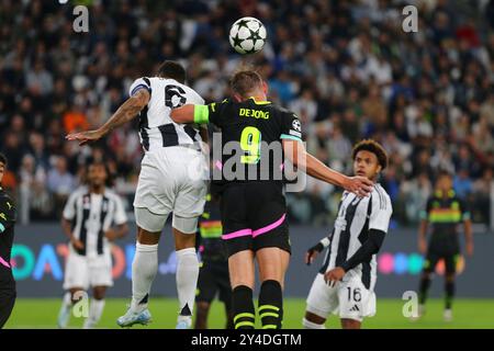 Luuk de Jong du PSV Eindhoven et Danilo du Juventus FC lors du match de l'UEFA Champions League entre la Juventus FC et le PSV Eindhoven à Allianz Stadi Banque D'Images