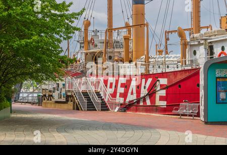 Navire-phare Chesapeake dans le port intérieur de Baltimore. Banque D'Images