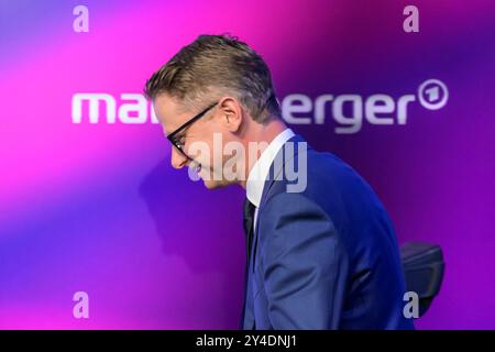 GER, Berlin, Adlershof, Studio, Carsten Linnemann, CDU Generalsekretaer, zu Gast BEI - maischberger, Polittalk, TV, format, mit Moderatorin - Sandra Maischberger, Das Erste, 17.09. 2024, *** GER, Berlin, Adlershof, Studio, Carsten Linnemann, CDU Secretary General , zu Gast BEI maischberger, Polittalk, TV, format, mit Moderator Sandra Maischberger, Das Erste, 17 09 2024, Copyright : HMBxMedia/UwexKoch Banque D'Images