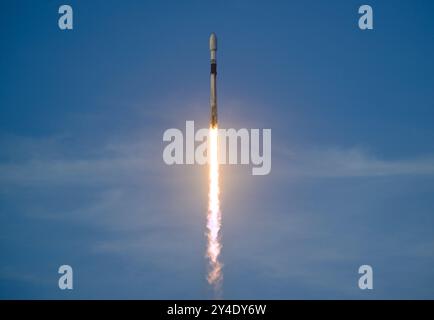 Cap Canaveral, Floride, États-Unis. 17 septembre 2024. Une fusée SpaceX Falcon 9 est lancée depuis le Space Launch Complex 40 à Cape Canaveral Space Force Station (CCSFS), en Floride, transportant les deux satellites de positionnement mondial de la Commission européenne appelés Galileo, le 17 septembre 2024 à 18 h 50 HAE. (Crédit image : © Jennifer Briggs/ZUMA Press Wire) USAGE ÉDITORIAL SEULEMENT! Non destiné à UN USAGE commercial ! Banque D'Images