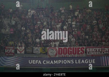 Les fans de Lille en action lors de la phase 1er match de la Ligue des champions de l'UEFA entre Sporting et Lille au Estádio José Alvalade à Lisbonne, Portugal. 09 juillet 2024. Crédit : Brazil photo Press/Alamy Live News Banque D'Images