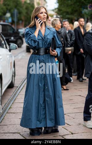 Milan, Italie. 17 septembre 2024. Un mannequin est vu à l'extérieur du défilé de mode Alberta Ferretti pendant la semaine de la mode de Milan - vêtements pour femmes printemps/été 2025. (Photo de Stefano Costantino/SOPA images/Sipa USA) crédit : Sipa USA/Alamy Live News Banque D'Images