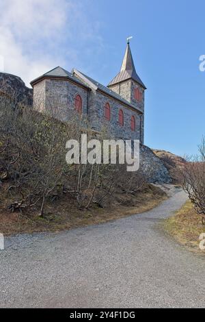 Kong Oscar II chapel (capel) par temps ensoleillé de printemps près de la frontière russe, Grense Jakobselv, Norvège. Banque D'Images