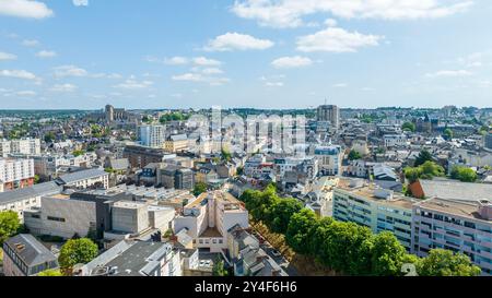 Le Mans (nord-ouest de la France) : la ville vue depuis les rives de la Sarthe. Vue au nord de la ville, rue Courboulay et boulev Banque D'Images