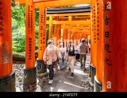 Sanctuaire Fushimi Inari-Taisha, Kyoto, Japon Banque D'Images