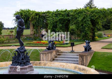 Osbourne House Garden fréquenté par des jardiniers bénévoles, île de Wight, royaume-uni Banque D'Images