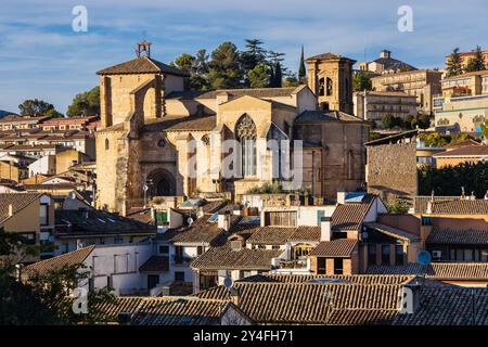 Vue sur la ville d'Estella-Lizarra avec l'église de San Miguel. Navarre, Espagne. Banque D'Images