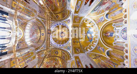 Belgrade, Serbie 1 sept. 2024 : 360 vue de superbes fresques et grand dôme dans l'église de Saint Sava, Belgrade, Serbie, se sentir inspiré par Banque D'Images