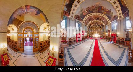 Belgrade, Serbie 1 septembre 2024 : une vue de dessus de l'intérieur de l'église orthodoxe, Saint Michel la Cathédrale de l'Archange L'Ascension à Belgrade capitale de Banque D'Images