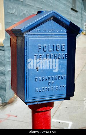 Vintage Department of Electricity police téléphone box. Banque D'Images