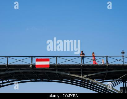 Pont du Carrousel, passerelle piétonne, Seine, Paris, France, Europe, UE. Banque D'Images