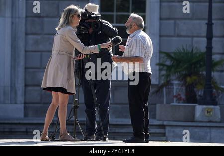 Le TD indépendant Danny Healy Rae est interviewé sur le Leinster House Plinth, Dublin, alors que TDS revient au Dail après la pause estivale. Date de la photo : mercredi 18 septembre 2024. Banque D'Images