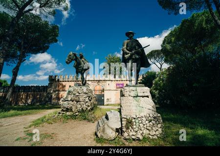 Étang avec temple d'Eculape dans les jardins de la Villa Borghèse, Rome, Italie - 2 mai 2024. Photo de haute qualité Banque D'Images