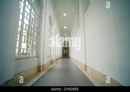 Rome, Italie, 25 mars 2024 vue de face de la Galleria Nazionale d'Arte Moderna. Photo de haute qualité Banque D'Images