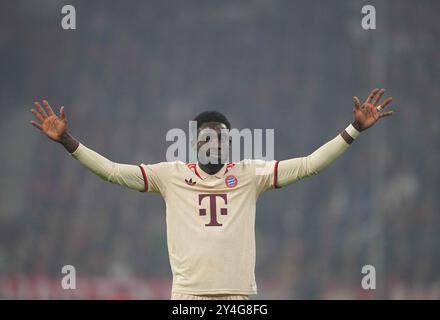 Allianz Areana, Munich, Allemagne. 17 septembre 2024. Alphonso Davies du Bayern Munich fait des gestes lors d'un match de la première ronde de la Ligue des Champions, Bayern Munich contre GNK Dinamo, à Allianz Areana, Munich, Allemagne. Ulrik Pedersen/CSM/Alamy Live News Banque D'Images