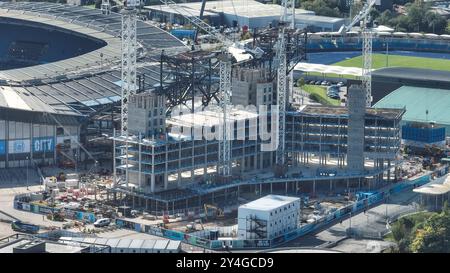 Vue aérienne du stade Etihad et de la constriction du nouveau stand lors du match de l'UEFA Champions League Manchester City vs Inter Milan à l'Etihad Stadium, Manchester, Royaume-Uni, le 18 septembre 2024 (photo Mark Cosgrove/News images) Banque D'Images
