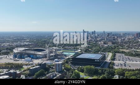 Manchester, Royaume-Uni. 18 septembre 2024. Vue aérienne du stade Etihad, rétrécissement du nouveau stand et de la ville de Manchester en arrière-plan lors du match par étapes de la ligue de l'UEFA Champions League Manchester City vs Inter Milan au stade Etihad, Manchester, Royaume-Uni, le 18 septembre 2024 (photo Mark Cosgrove/News images) à Manchester, Royaume-Uni, le 18/09/2024. (Photo de Mark Cosgrove/News images/SIPA USA) crédit : SIPA USA/Alamy Live News Banque D'Images