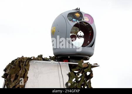 Blaatind champ de tir 20240918. Les forces armées tirent avec de vieilles grenades liées à la technologie laser nouvelle et moderne sur le champ de tir de Blaatind à Troms. Photo : Rune Stoltz Bertinussen / NTB Banque D'Images