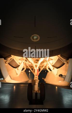 CHANTILLY, Virginie, États-Unis — le train d'atterrissage avant de la navette spatiale Enterprise exposé au musée national de l'air et de l'espace de Smithsonian Banque D'Images