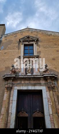 Vue extérieure et détail du bâtiment de l'église de Santa Caterina- Taormina- Italie Banque D'Images