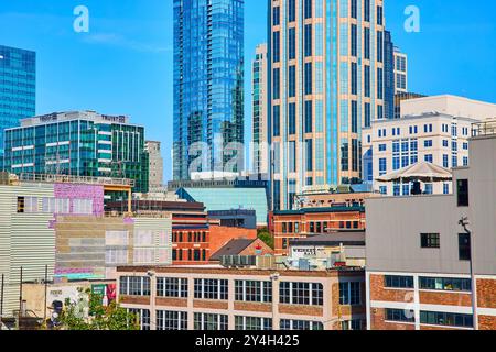 Horizon de Nashville avec architecture moderne et historique vue au niveau des yeux Banque D'Images