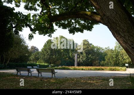 Mahnmal für die Familie Rothschild am einstigen Palais Grüneburg, Stele, Grüneburgpark, Westend, Francfort Banque D'Images