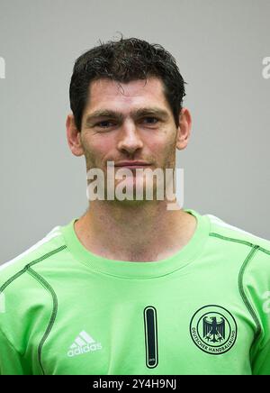 PHOTO D'ARCHIVE : Henning FRITZ aura 50 ans le 21 septembre 2024, gardien de but Henning FRITZ, Allemagne, portrait, portrait, équipe nationale de handball, présentation du nouveau maillot national, le 1er juillet 2008 à Herzogenaurach ; ? Sven Simon # Prinzess-Luise-Str. 41 # 45479 M uelheim/R uhr # Tel. 0208/9413250 # Fax. 0208/9413260 # Kto. 244 293 433 # P ostbank E ssen # BLZ 360 100 43 # e-mail : svensimon@t-online.de #www.SvenSimon.net. Banque D'Images