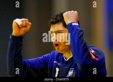 PHOTO D'ARCHIVE : Henning FRITZ aura 50 ans le 21 septembre 2024, jubilation Henning FRITZ (GER) tour préliminaire groupe C Hongrie (HUN) - Allemagne (GER) 24:28, le 19 janvier 2008 à Bergen ; Championnat d'Europe de Handball 2008 en Norvège du 17 au 27 janvier 2008 ; ? Sven Simon # Prinzess-Luise-Str. 41 # 45479 M uelheim/R uhr # Tel. 0208/9413250 # Fax. 0208/9413260 # compte 244 293 433 # P ostbank E ssen # Code bancaire 360 100 43 # courriel : svensimon@t-online.de #www.SvenSimon.net. Banque D'Images