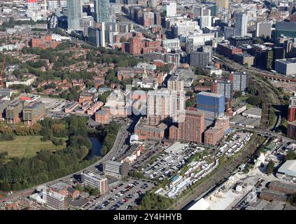 Vue aérienne d'une partie de Salford regardant le long de l'A6 dans Manchester Banque D'Images