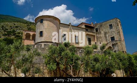 Château de Pandone, lavoir et étang à poissons de Venafro, Isernia, Molise, Italie Banque D'Images
