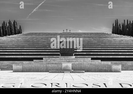 REDIPUGLIA, ITALIE – 29 MAI 2024 : Museo del Sacrario Militare. Ce musée commémoratif militaire rend hommage aux soldats de la première Guerre mondiale avec des expositions et commem Banque D'Images