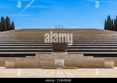 REDIPUGLIA, ITALIE – 29 MAI 2024 : Museo del Sacrario Militare. Ce musée commémoratif militaire rend hommage aux soldats de la première Guerre mondiale avec des expositions et commem Banque D'Images